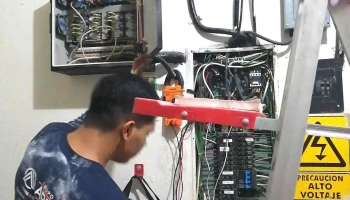 Plomeros Y Electricos Grupo Arm - La República