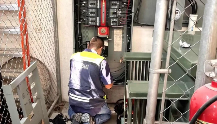 Servicios De Mantenimiento Industrial E Ingenieria Electrica Automatizacion Y Control Sa De Cv Del Propietario - Cdad. López Mateos